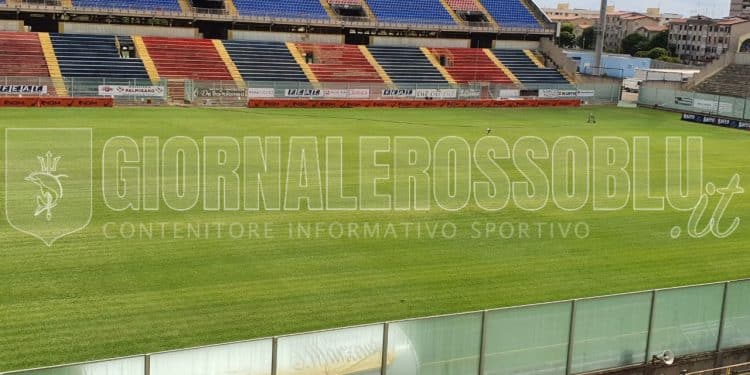Taranto, le condizioni del manto erboso dello Stadio Iacovone