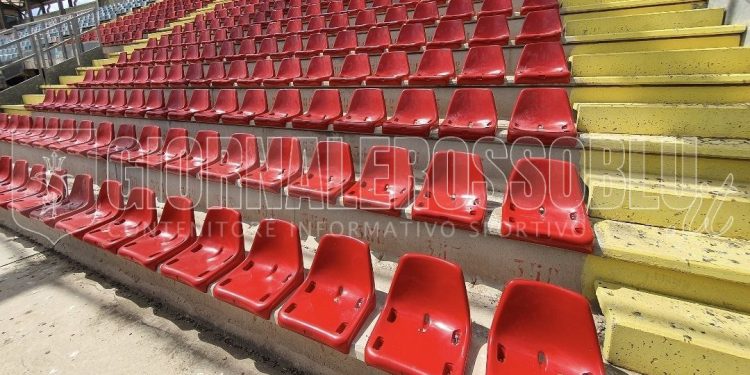 Taranto, le condizioni del manto erboso dello Stadio Iacovone
