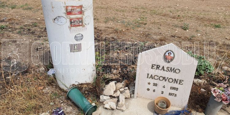Taranto, la lapide di Iacovone in condizioni fatiscenti