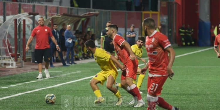 Turris-Taranto 2-1, la cronaca: Guida illude, Frascatore e Longo ribaltano il risultato