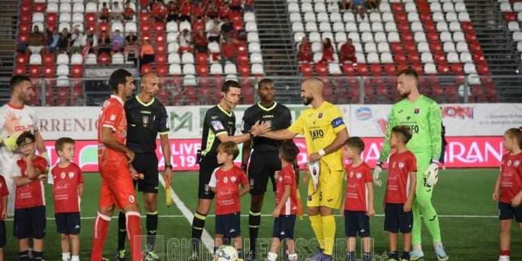 Turris-Taranto 2-1, la cronaca: Guida illude, Frascatore e Longo ribaltano il risultato