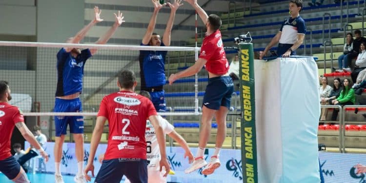 Gioiella Prisma Taranto-Top Volley Cisterna 2-3, la fotogallery