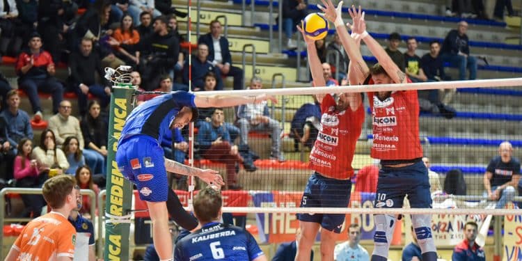 Gioiella Prisma Taranto-Top Volley Cisterna 2-3, la fotogallery