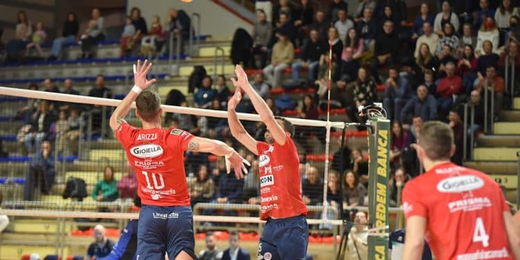 Gioiella Prisma Taranto-Top Volley Cisterna 2-3, la fotogallery