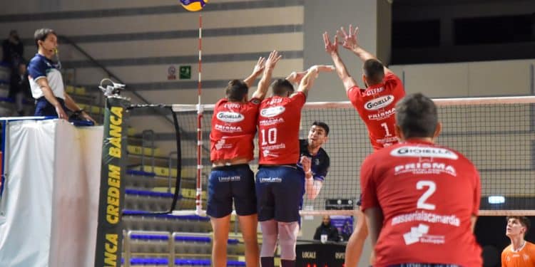 Gioiella Prisma Taranto-Top Volley Cisterna 2-3, la fotogallery