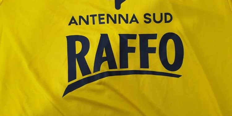Taranto, donata a GiornaleRossoBlu.it la maglia di Ferrara della trasferta di Messina
