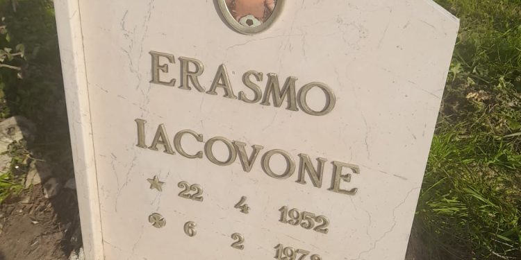 Taranto, rinasce la lapide dedicata a Erasmo Iacovone