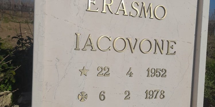 Taranto, ultimata la lapide di “Erasmo Iacovone”