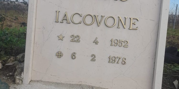 Taranto, ultimata la lapide di “Erasmo Iacovone”