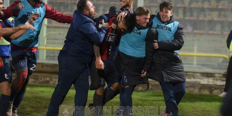 Taranto-Crotone 2-2, la fotogallery