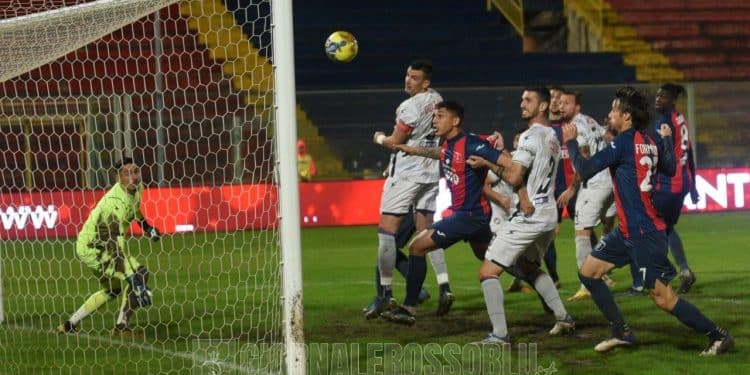 Taranto-Crotone 2-2, la fotogallery