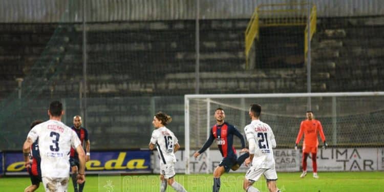 Taranto-Crotone 2-2, la fotogallery