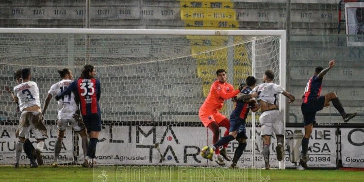 Taranto-Crotone 2-2, la fotogallery