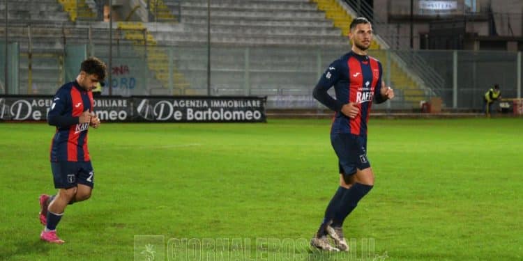 Taranto-Crotone 2-2, la fotogallery