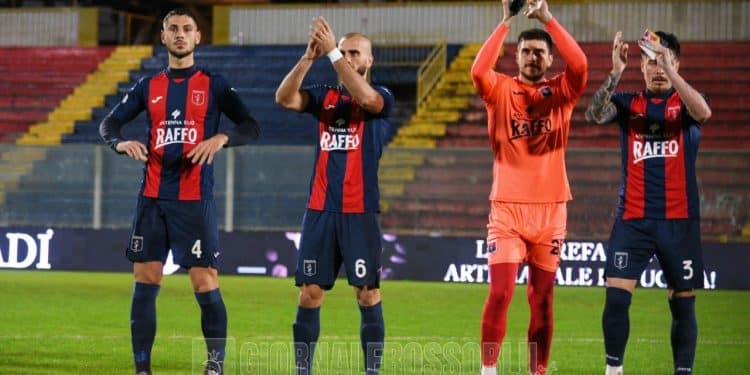 Taranto-Crotone 2-2, la fotogallery