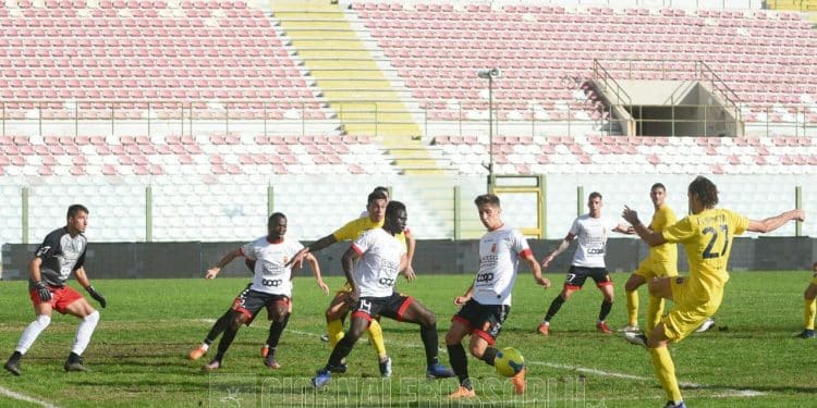 Messina-Taranto 1-2, la cronaca: Tommasini-Romano. Prima vittoria storica in terra biancoscudata