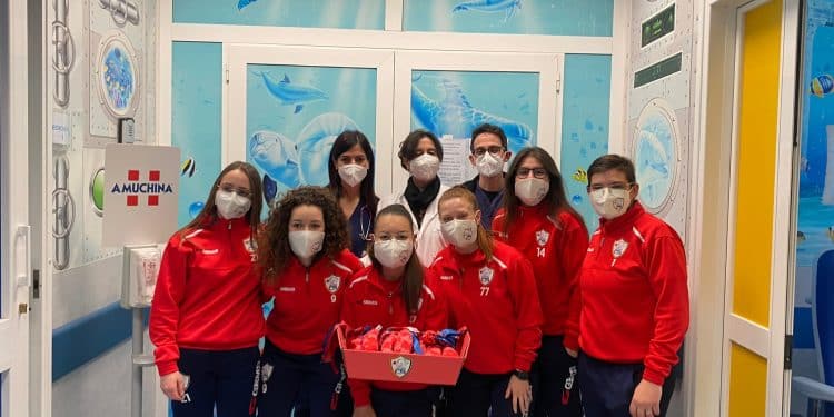 Città di Taranto c5 Femminile, una delegazione in visita al reparto pediatrico ed oncologico dell’Ospedale SS Annunziata