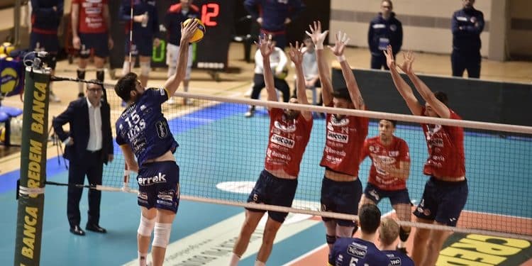 Gioiella Prisma Taranto, Trentino vince in tre combattuti set