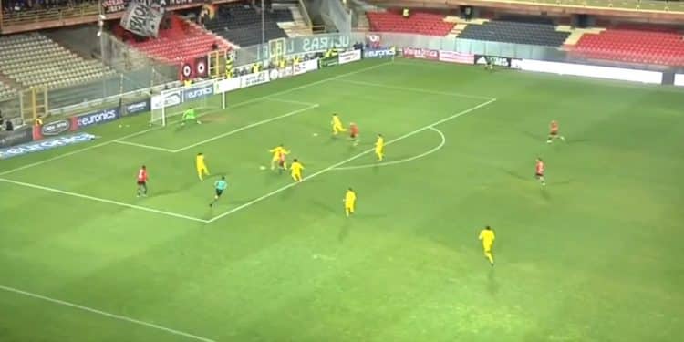 Foggia-Taranto 2-0, la cronaca: rigore inesistente, ma gli ionici non reagiscono. Rietro senza punti