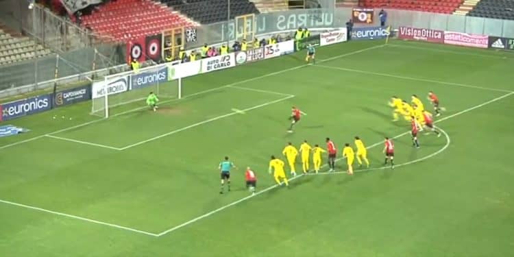 Foggia-Taranto 2-0, la cronaca: rigore inesistente, ma gli ionici non reagiscono. Rietro senza punti