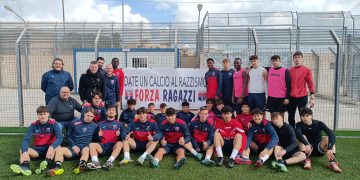 Taranto, tifosi: lo “Zoccolo Duro” da un calcio al razzismo