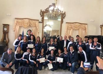 Canottaggio. La squadra femminile della Lega Navale Italiana Sez. di Taranto premiata a Palazzo di Città
