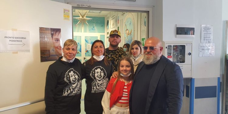 Associazione Giorgio Forever, la youtuber Ameli fa visita al reparto di Oncologia Pediatrica del S.S. Annunziata