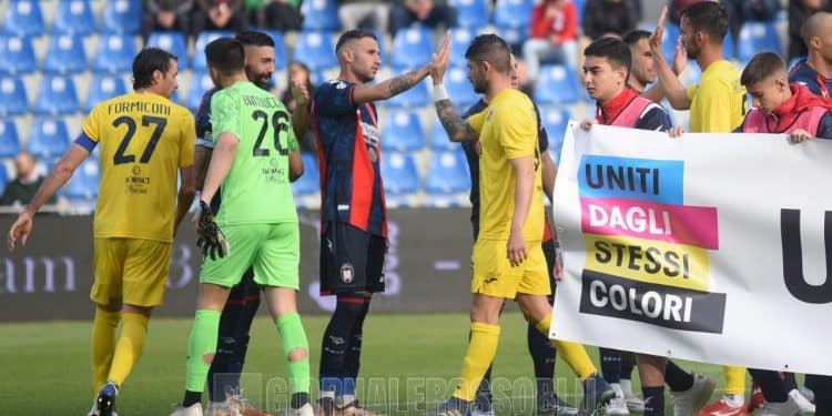 Crotone-Taranto 1-0, la fotogallery