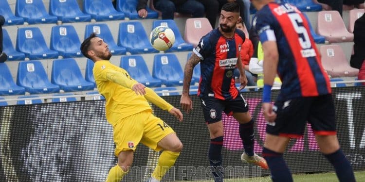 Crotone-Taranto 1-0, la fotogallery