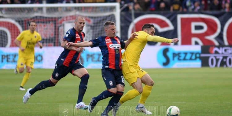 Crotone-Taranto 1-0, la fotogallery
