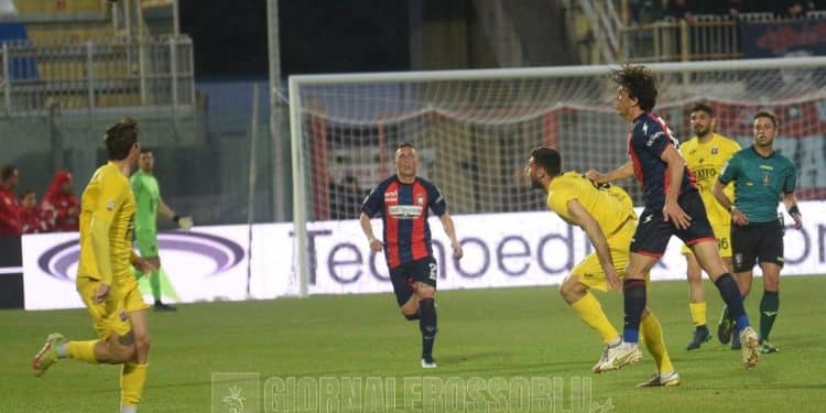 Crotone-Taranto 1-0, la fotogallery
