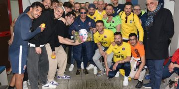 Taranto, lo “Zoccolo Duro” omaggia Capuano e la squadra (ESCLUSIVA GIORNALEROSSOBLU.IT)