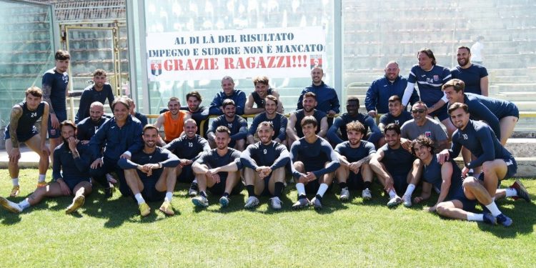 Taranto, tifosi: lo Zoccolo Duro ringrazia la truppa di Capuano