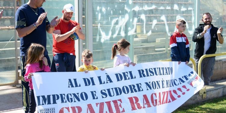 Taranto, tifosi: lo Zoccolo Duro ringrazia la truppa di Capuano