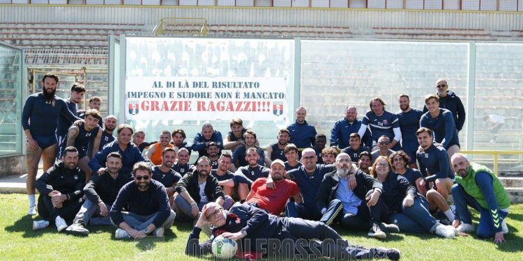 Taranto, tifosi: lo Zoccolo Duro ringrazia la truppa di Capuano
