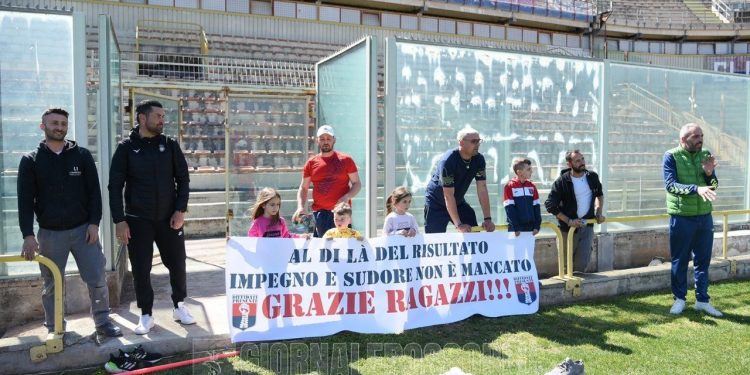 Taranto, tifosi: lo Zoccolo Duro ringrazia la truppa di Capuano