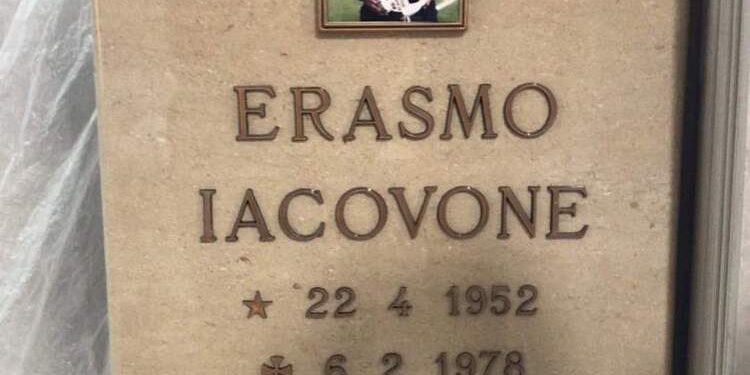 Taranto, ecco la nuova lapide dedicata a Erasmo Iacovone