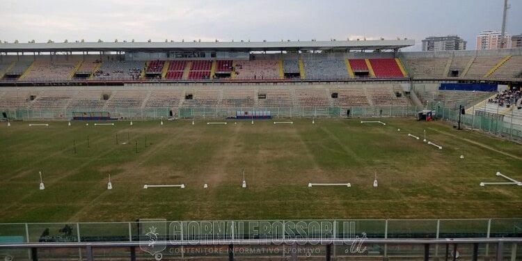 Taranto, manto erboso Iacovone praticamente distrutto: tutto da rifare