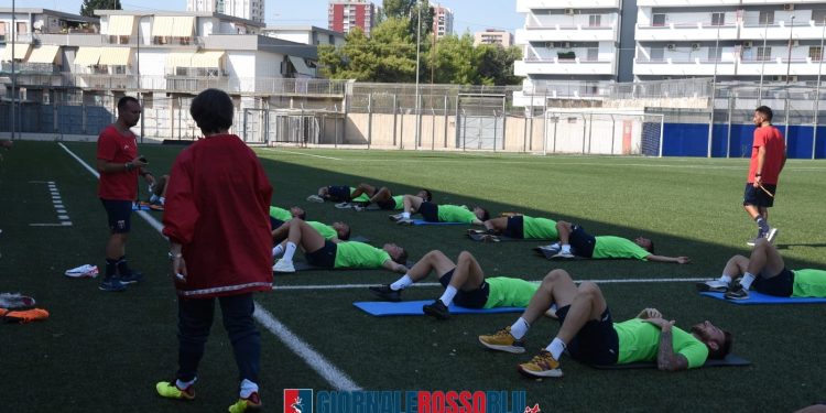 Taranto, la squadra abbraccia i tifosi: la fotogallery