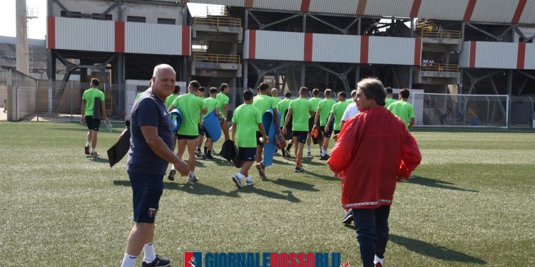 Taranto, la squadra abbraccia i tifosi: la fotogallery