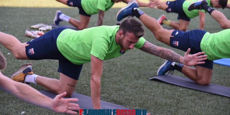 Taranto, la squadra abbraccia i tifosi: la fotogallery