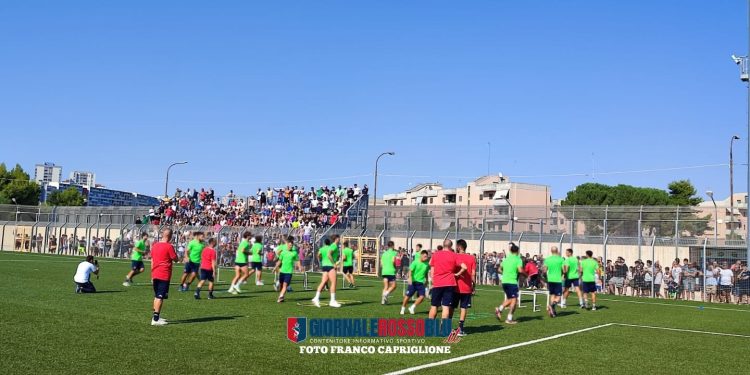 Taranto, la squadra abbraccia i tifosi: la fotogallery