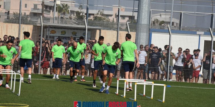 Taranto, la squadra abbraccia i tifosi: la fotogallery