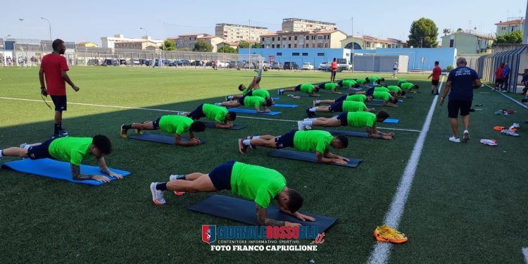 Taranto, la squadra abbraccia i tifosi: la fotogallery