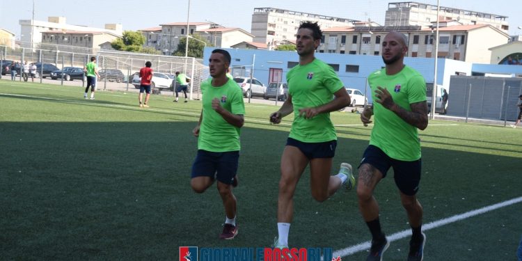 Taranto, la squadra abbraccia i tifosi: la fotogallery