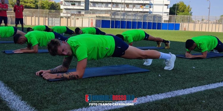 Taranto, la squadra abbraccia i tifosi: la fotogallery