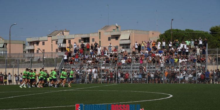 Taranto, la squadra abbraccia i tifosi: la fotogallery