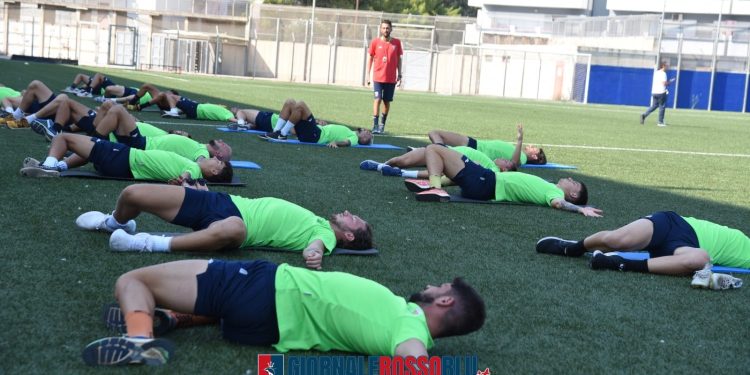 Taranto, la squadra abbraccia i tifosi: la fotogallery