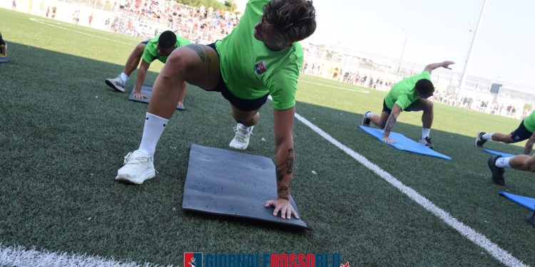 Taranto, la squadra abbraccia i tifosi: la fotogallery