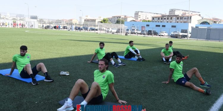 Taranto, la squadra abbraccia i tifosi: la fotogallery